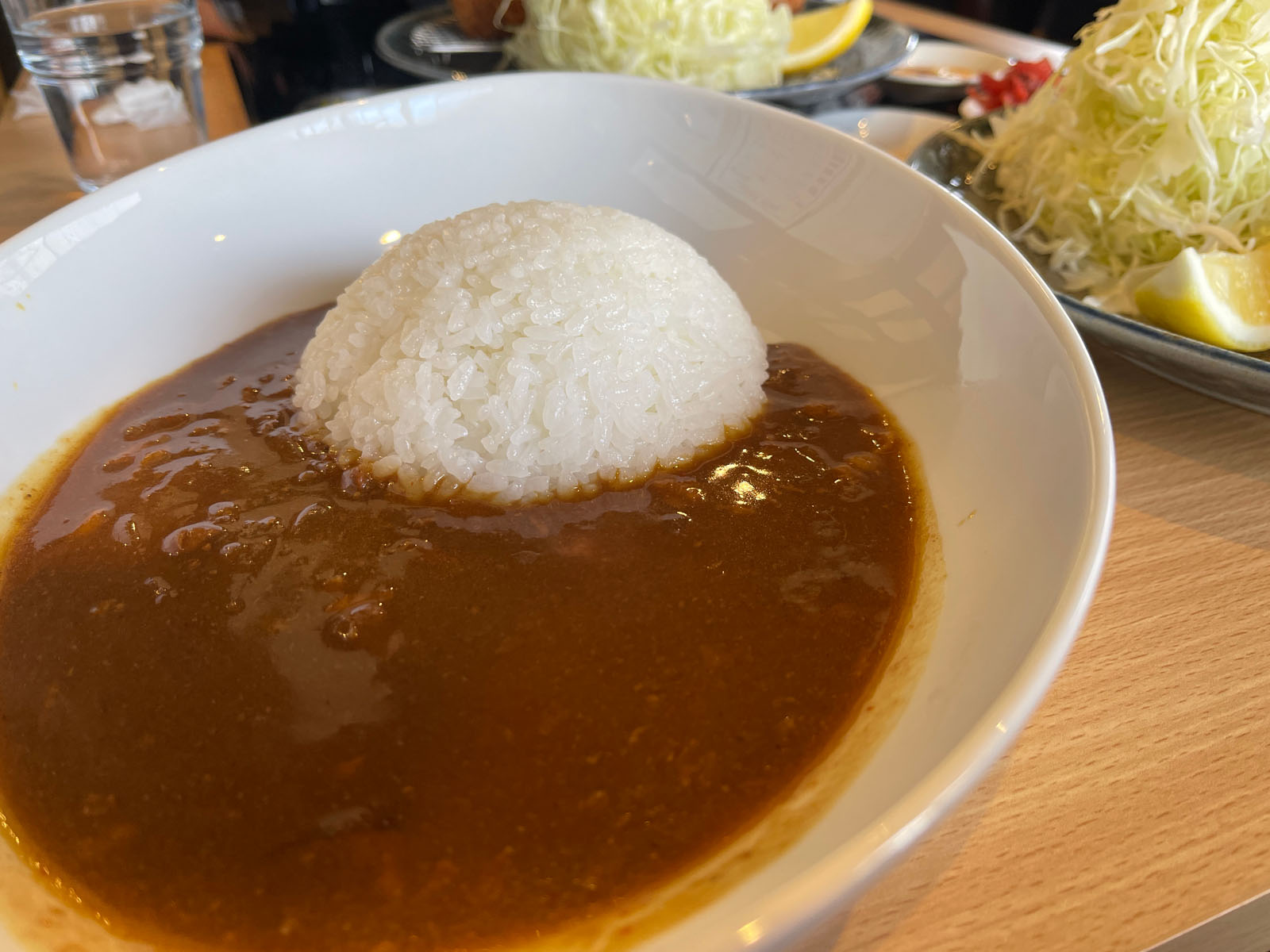 とんかつで有名な檍(あおき)のカツカレー専門店「いっぺこっぺ」に行ったよ／横浜石川町