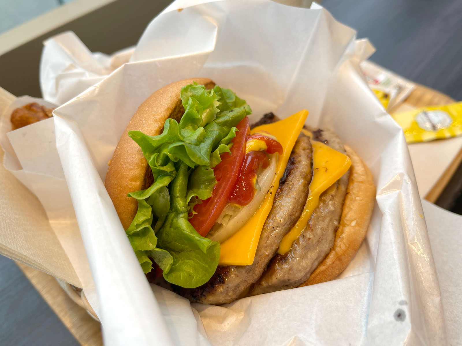 フレッシュネスバーガーでクラシックWWバーガーとドリップコーヒーとチキンナゲット食べたよ！