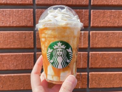 Starbucks(スターバックス)のキャラメリー ミルクコーヒー フラペチーノとチーズケーキ食べた！