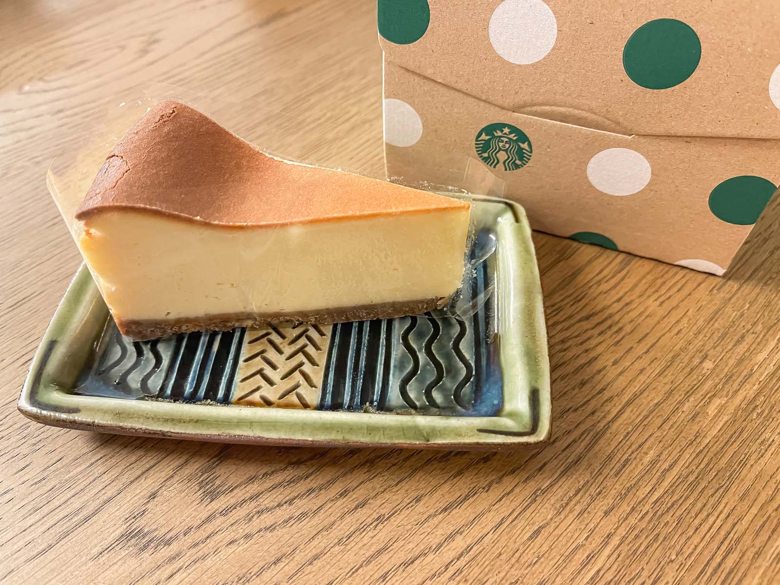 Starbucks(スターバックス)のキャラメリー ミルクコーヒー フラペチーノとチーズケーキ食べた！