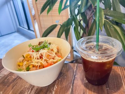 竹下製菓と清水屋がコラボした冷凍「ブラックモンブラン生クリームパン」食べた！