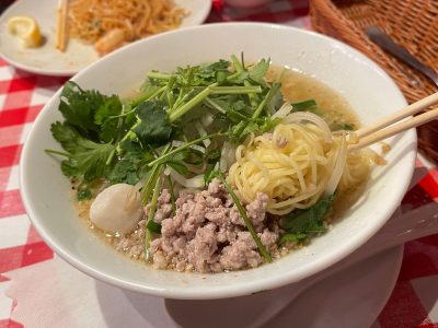 タイ料理TINUN(ティーヌン)のパクチーヌードルとパッタイ食べた！／横浜ランドマークプラザ店