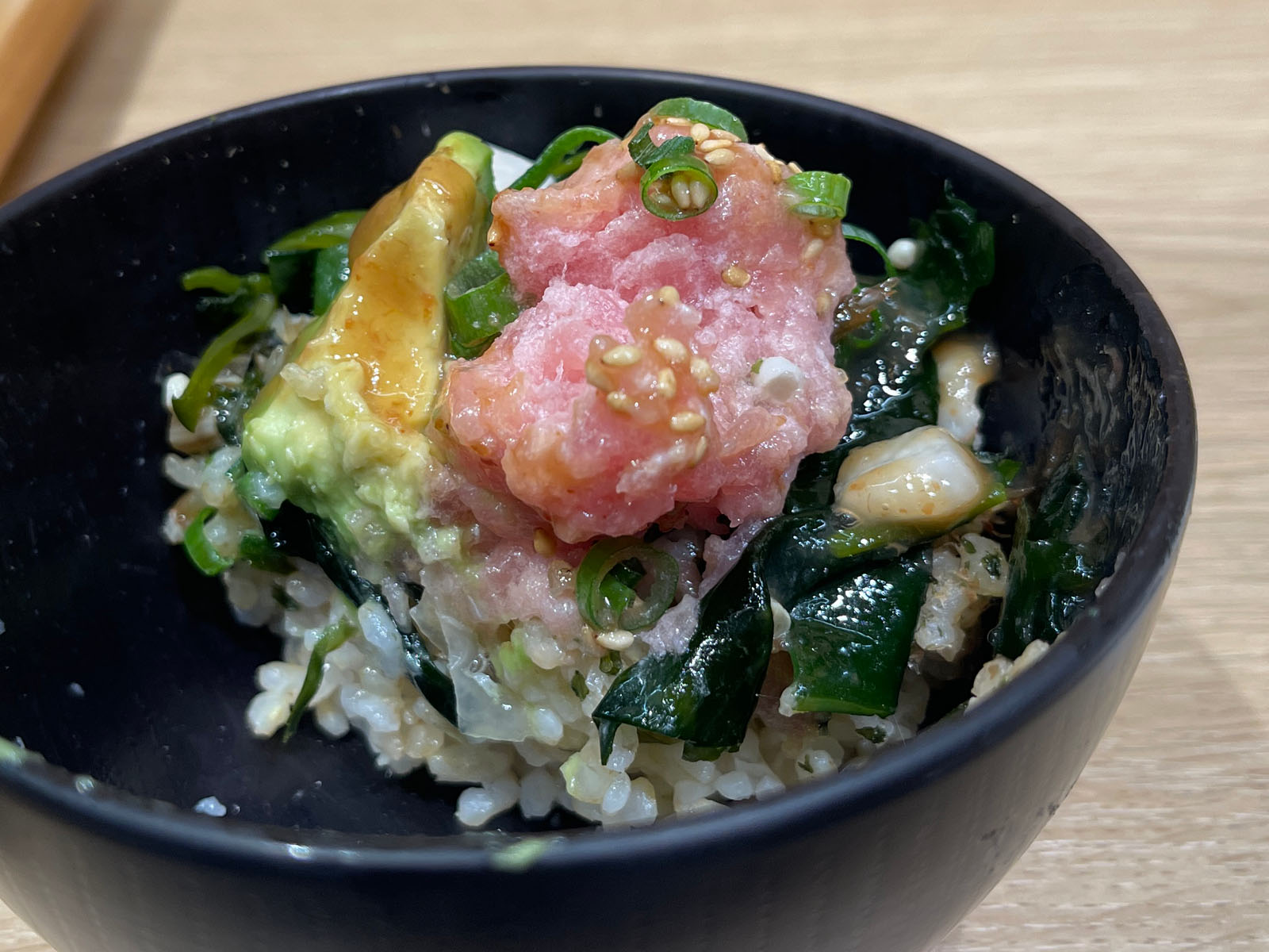 発酵ラーメンizuruで太陽の鶏こうじ麺、梅こうじのアボカドネギトロ丼食べた／横浜ISETANフードコート内