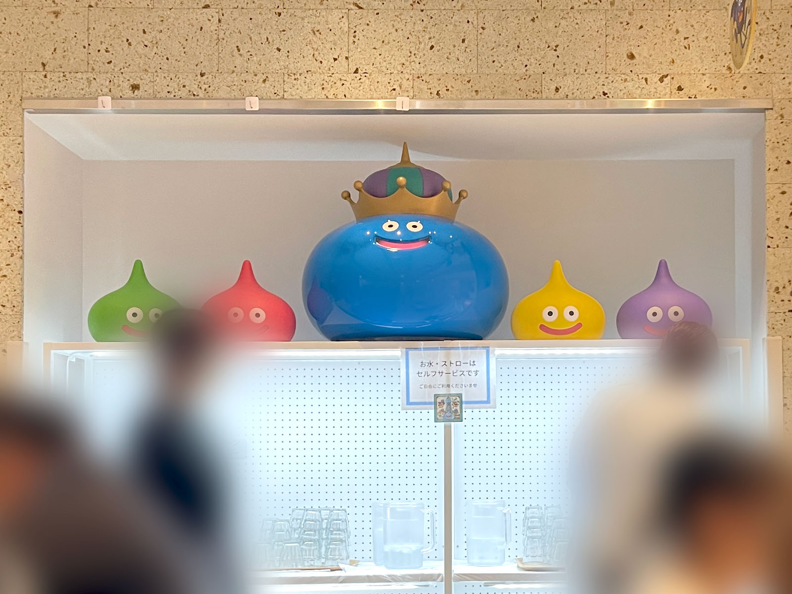 期間限定カフェ・ベホイミで「キングスライムのクリームソーダ」と「はぐれメタルのケーキ」食べたよ/横浜みなとみらい