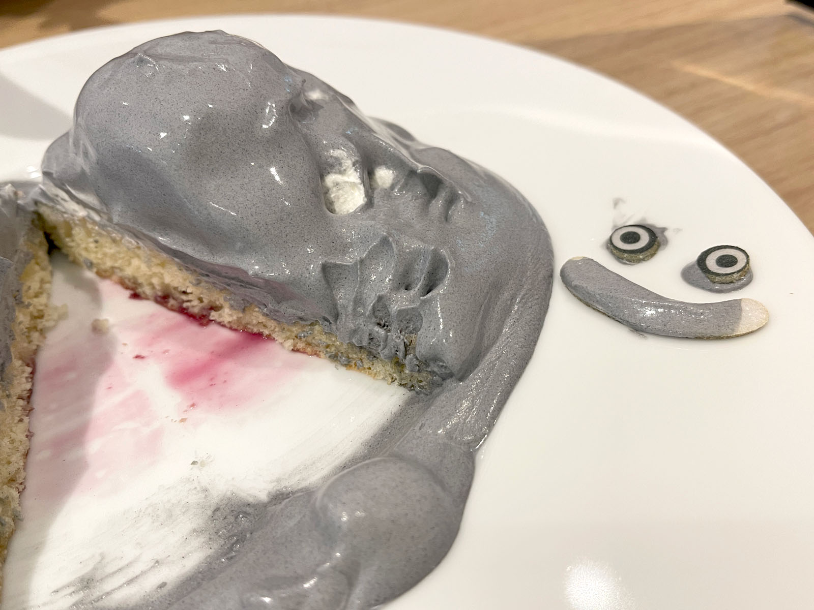 期間限定カフェ・ベホイミで「キングスライムのクリームソーダ」と「はぐれメタルのケーキ」食べたよ/横浜みなとみらい