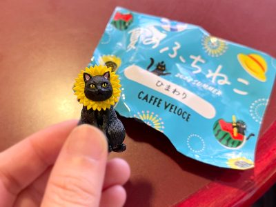 カフェ・ベローチェのサマーキャンペーンで「ひまわりふちねこ」1匹もらったよ！