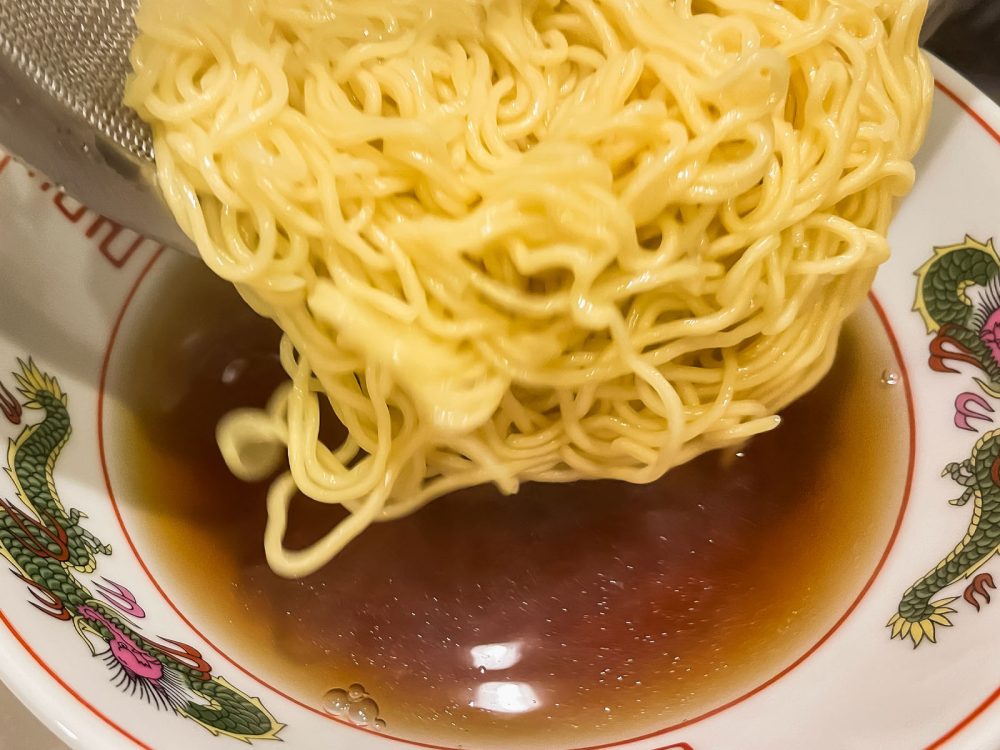菊水の"寒干し麺"を使った「トリュフらぁめん(白トリュフオイル付)」作ってみた!/カルディコーヒーファーム