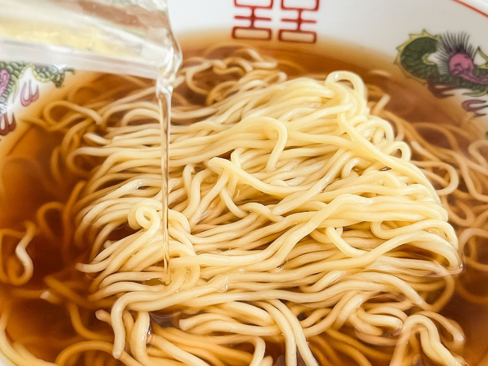 菊水の"寒干し麺"を使った「トリュフらぁめん(白トリュフオイル付)」作ってみた!/カルディコーヒーファーム