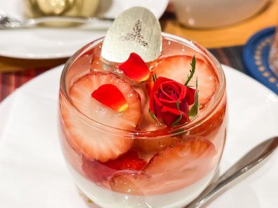 観光列車ザ ロイヤルエクスプレスの世界観「ザ ロイヤル カフェ」で苺のヴェリーヌとモンブラン食べた／横浜駅