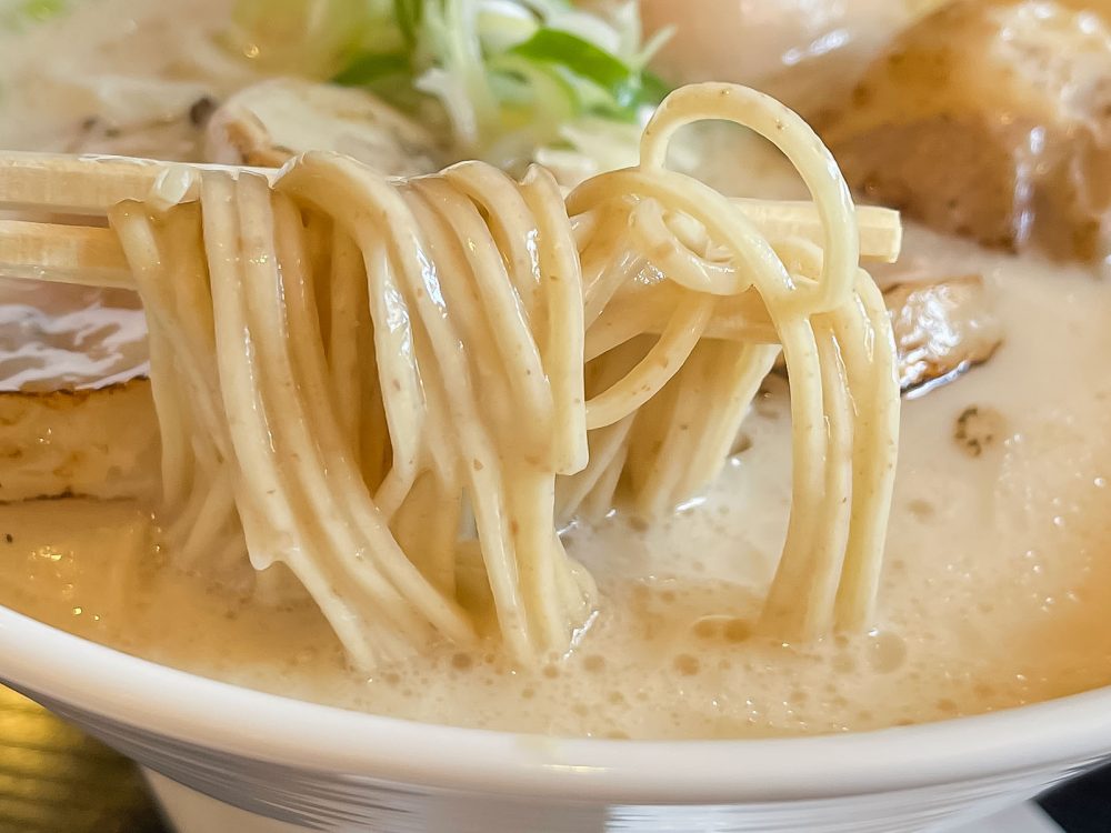「LUNA(ルナ)の世界」で黒トリュフラーメンとアクアパッツァトマトめん食べた!/横浜・野毛
