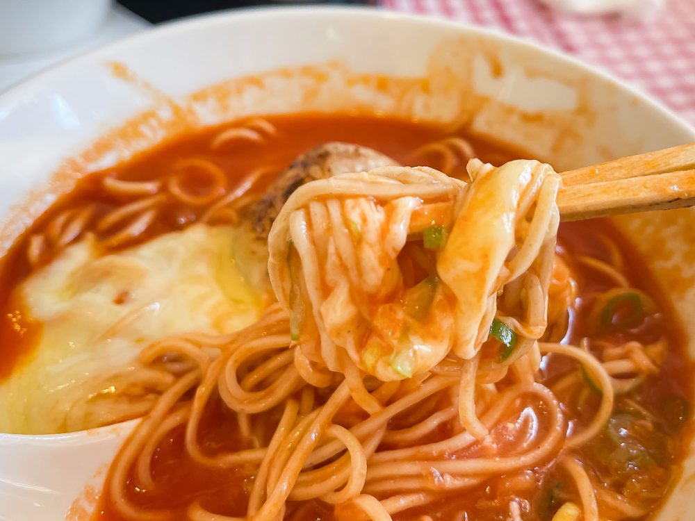 「LUNA(ルナ)の世界」で黒トリュフラーメンとアクアパッツァトマトめん食べた!/横浜・野毛