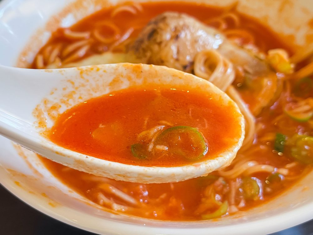 「LUNA(ルナ)の世界」で黒トリュフラーメンとアクアパッツァトマトめん食べた!/横浜・野毛