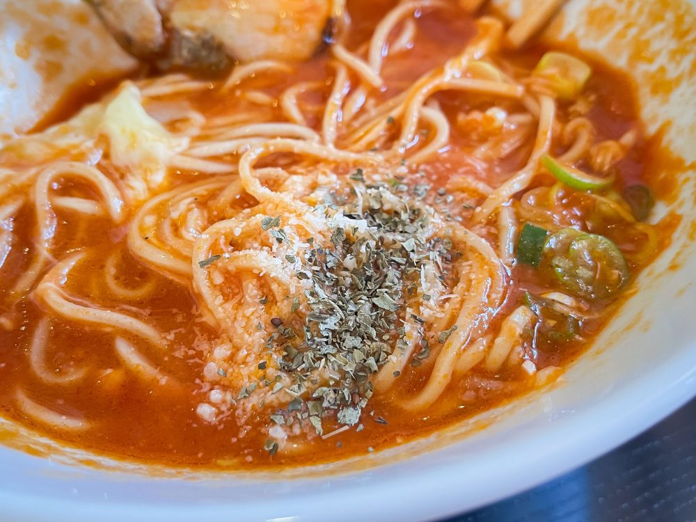 「LUNA(ルナ)の世界」で黒トリュフラーメンとアクアパッツァトマトめん食べた!/横浜・野毛