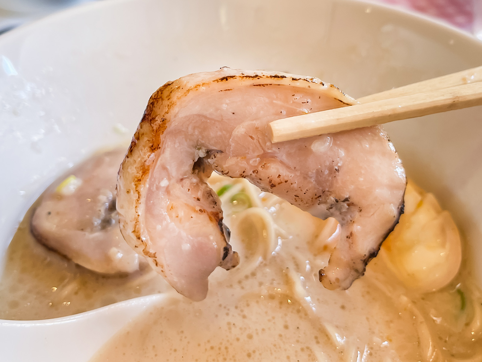 「LUNA(ルナ)の世界」で黒トリュフラーメンとアクアパッツァトマトめん食べた!/横浜・野毛