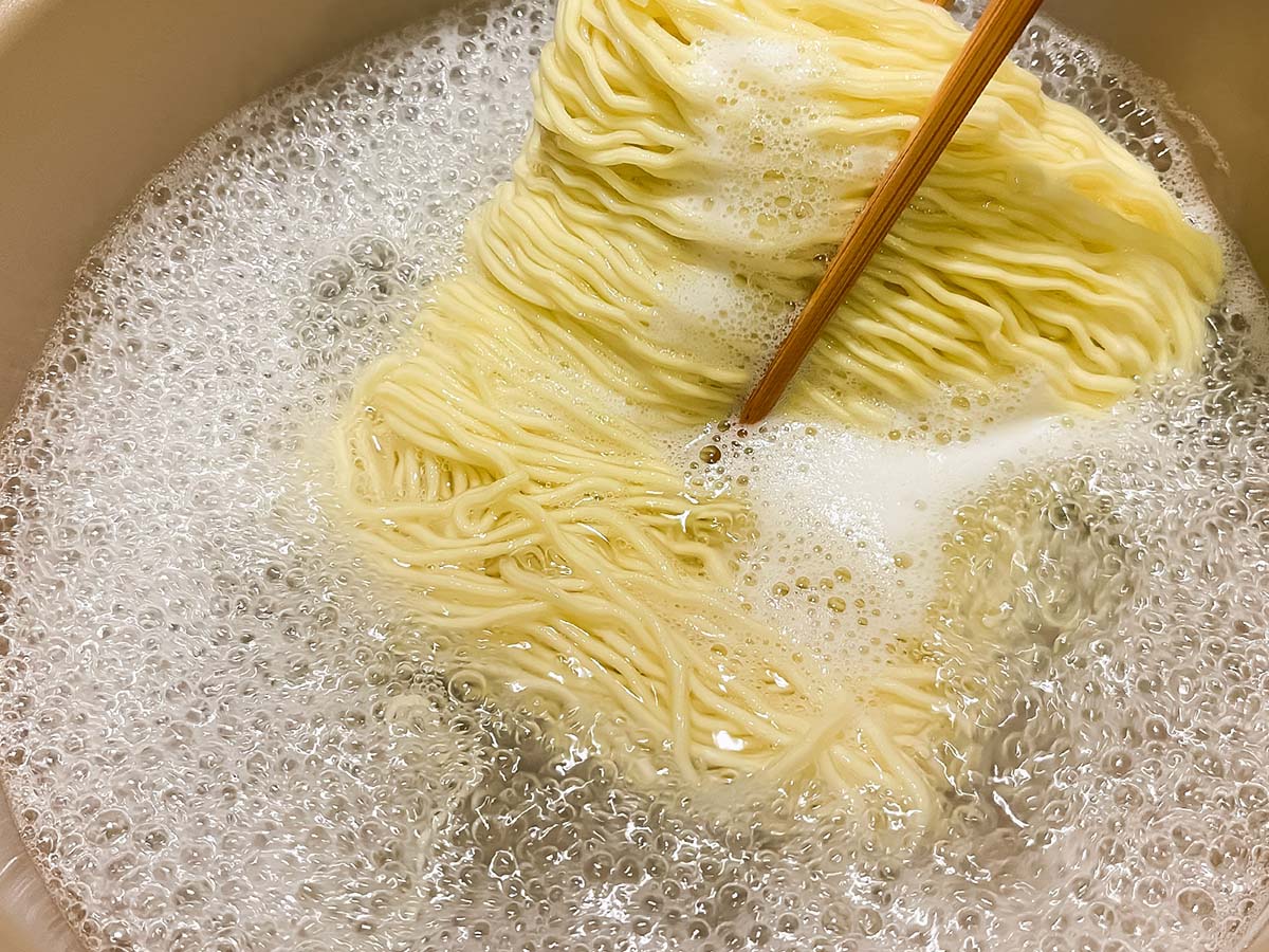 ヤマハ発動機(7272)の株主優待で、八郎めんの「宮城辛味噌ラーメン」5食セットがきた！