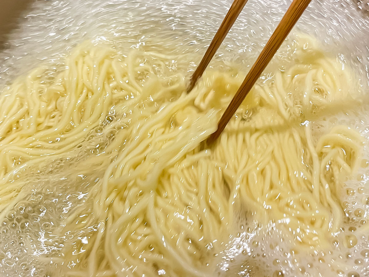 ヤマハ発動機(7272)の株主優待で、八郎めんの「宮城辛味噌ラーメン」5食セットがきた！