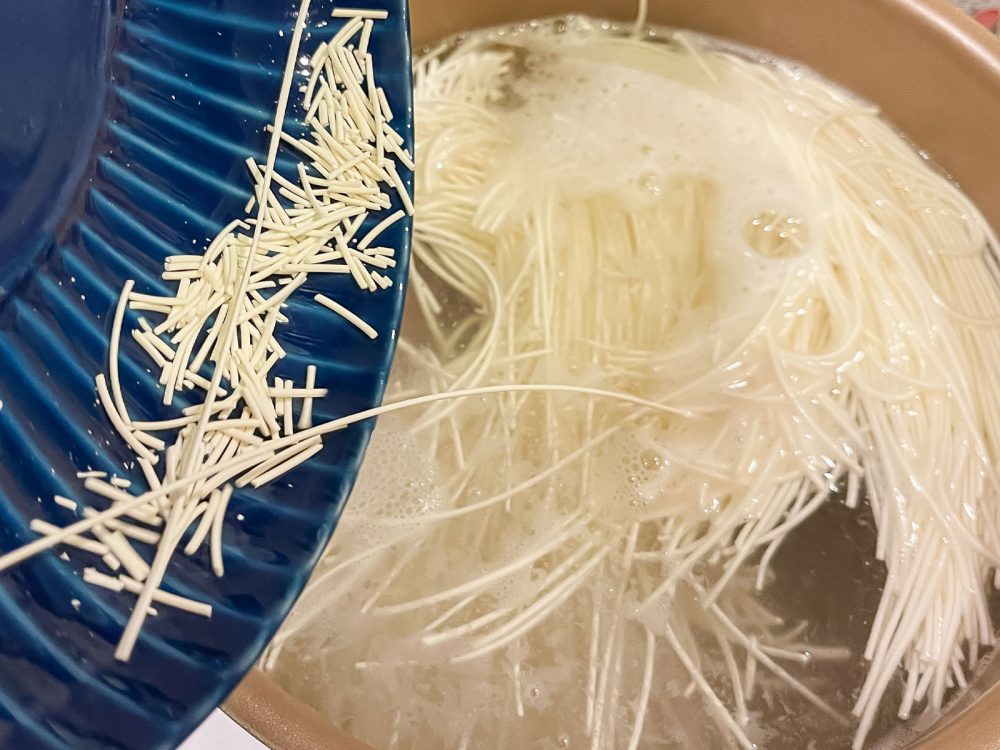 「銀四郎麺業」の麺を半分に切って茹でる"手延べ 生そうめん"食べたよ!/香川県小豆島