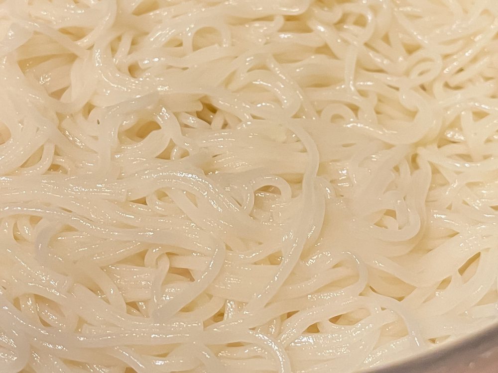 「銀四郎麺業」の麺を半分に切って茹でる"手延べ 生そうめん"食べたよ!/香川県小豆島