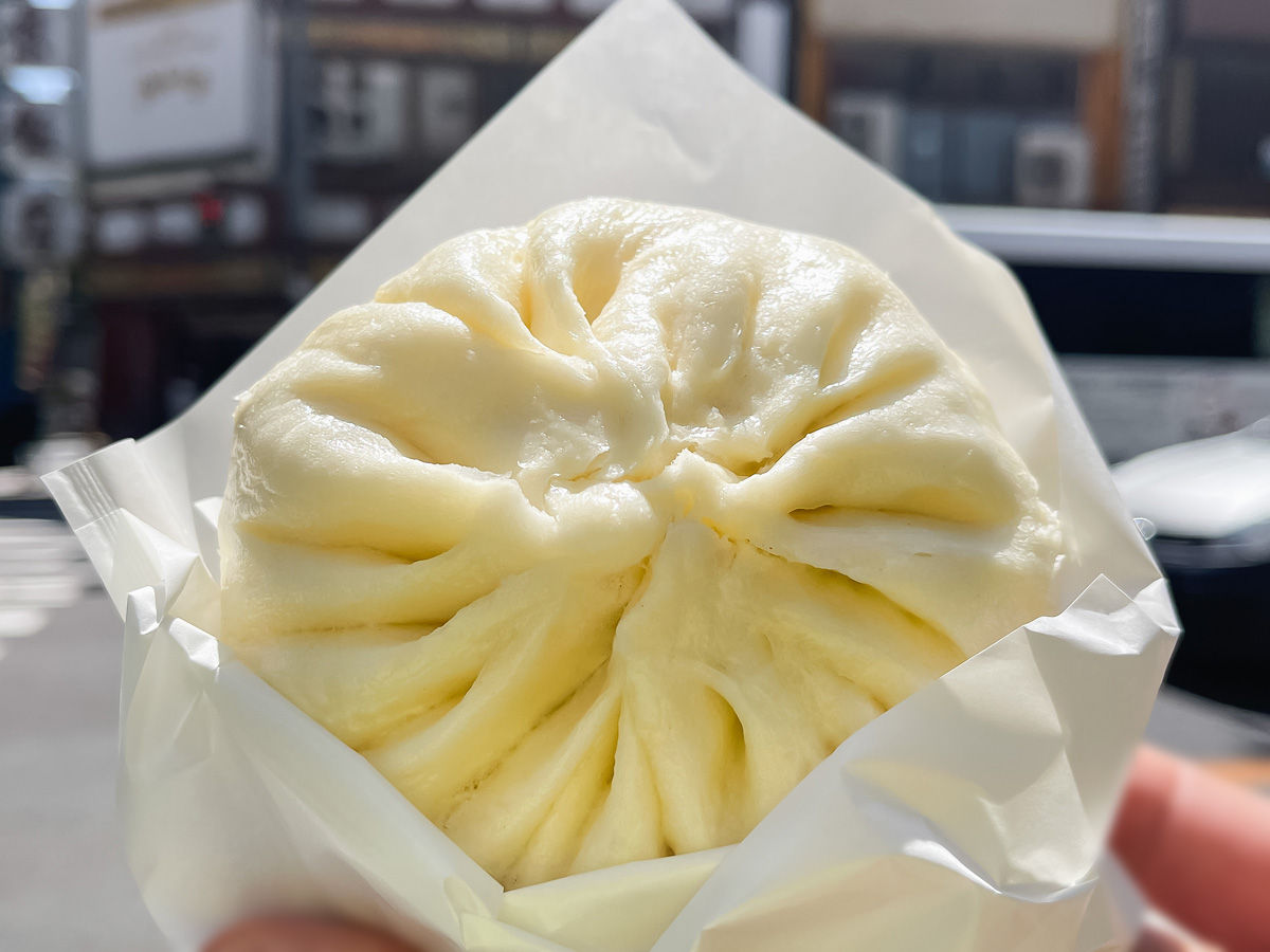 「北京飯店」のとろとろ角切り肉と野菜が入った"五目肉まん"食べたよ／横浜中華街