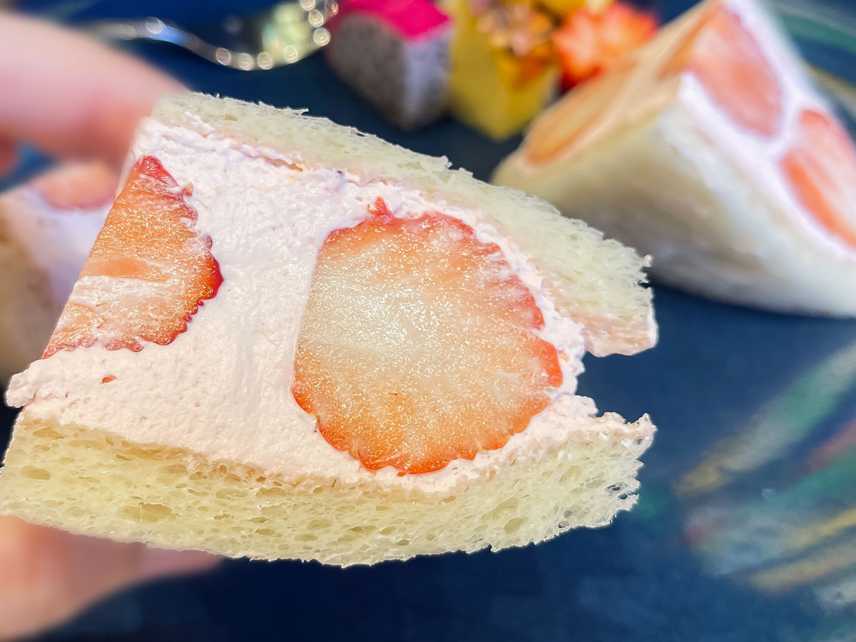 「水信フルーツパーラー」でストロベリーサンドイッチ、柑橘と春苺のパフェ食べた!/横浜北仲ブリック&ホワイト