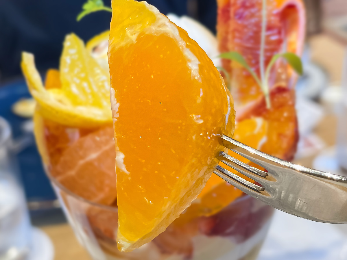「水信フルーツパーラー」でストロベリーサンドイッチ、柑橘と春苺のパフェ食べた!/横浜北仲ブリック&ホワイト