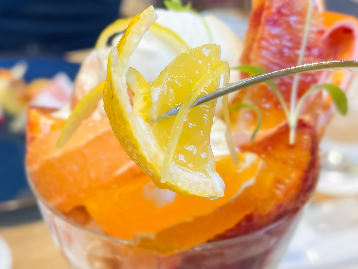 「水信フルーツパーラー」でストロベリーサンドイッチ、柑橘と春苺のパフェ食べた!/横浜北仲ブリック&ホワイト