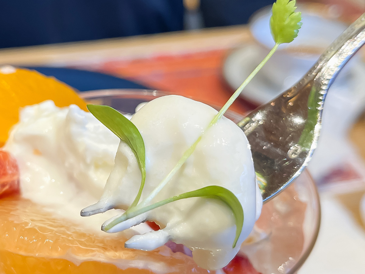 「水信フルーツパーラー」でストロベリーサンドイッチ、柑橘と春苺のパフェ食べた!/横浜北仲ブリック&ホワイト
