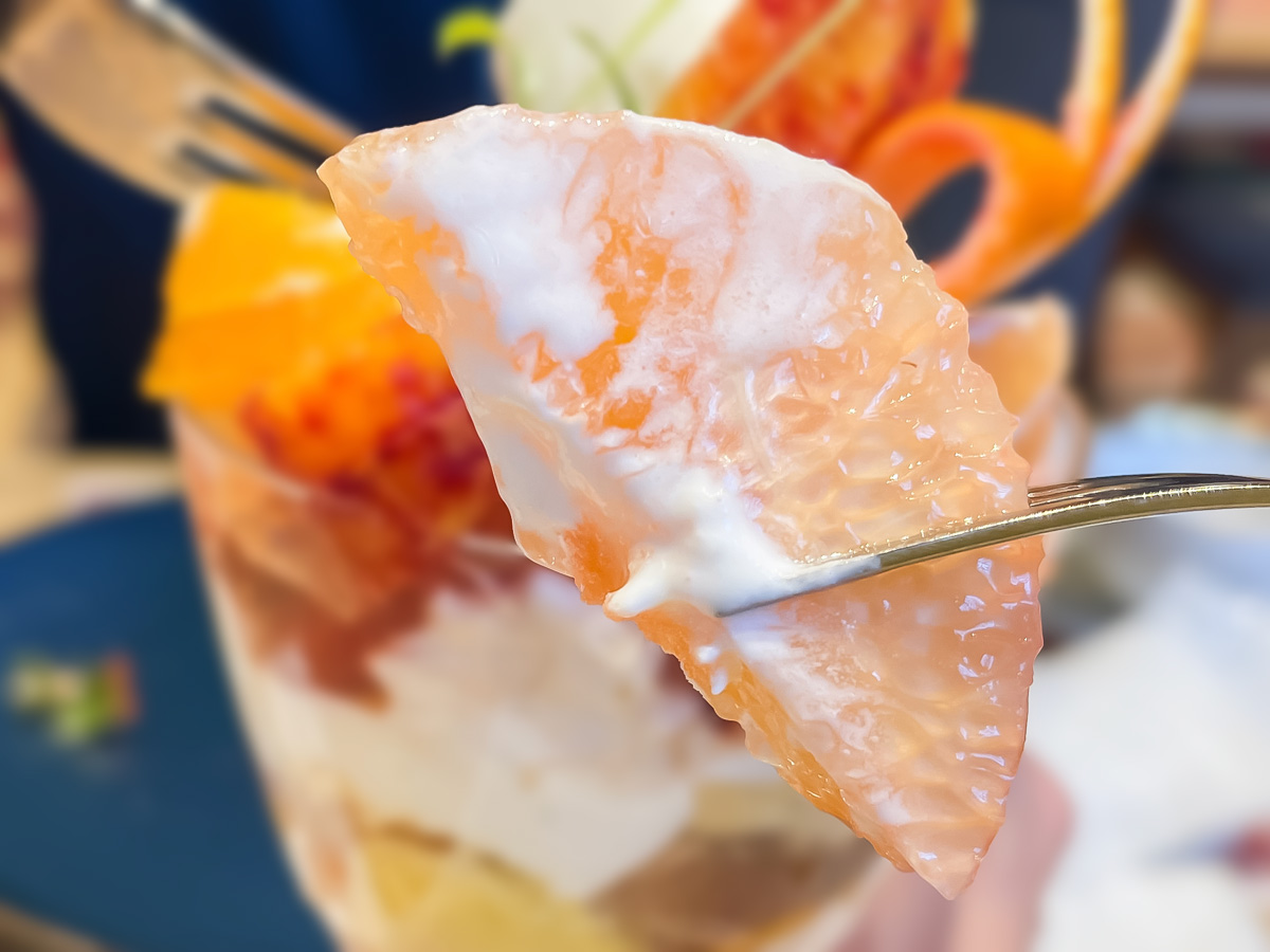 「水信フルーツパーラー」でストロベリーサンドイッチ、柑橘と春苺のパフェ食べた!/横浜北仲ブリック&ホワイト