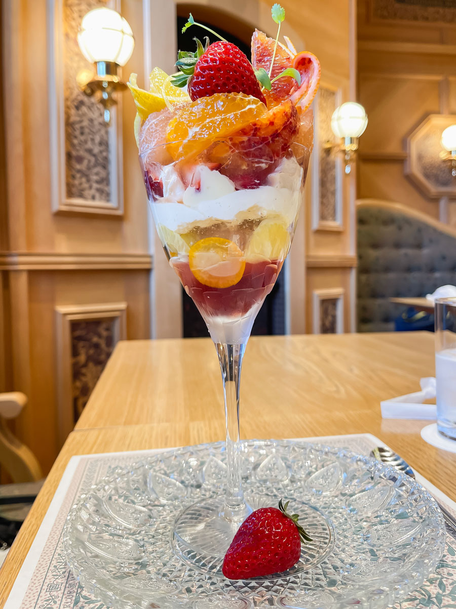 「水信フルーツパーラー」でストロベリーサンドイッチ、柑橘と春苺のパフェ食べた!/横浜北仲ブリック&ホワイト