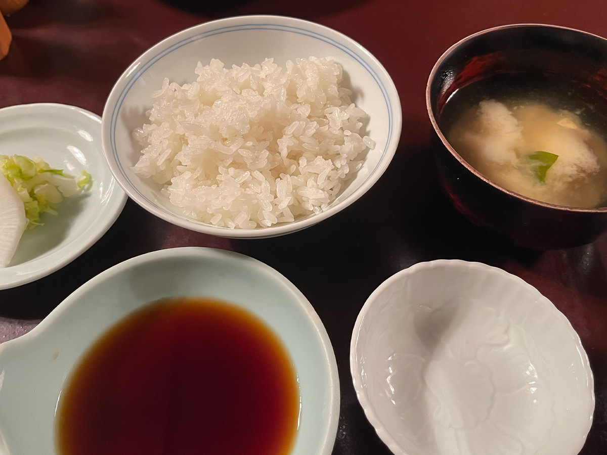 老舗の天麩羅屋「登良屋(とらや)」で刺身盛合せ1.5人前・天ぷら盛り食べたよ/横浜・関内