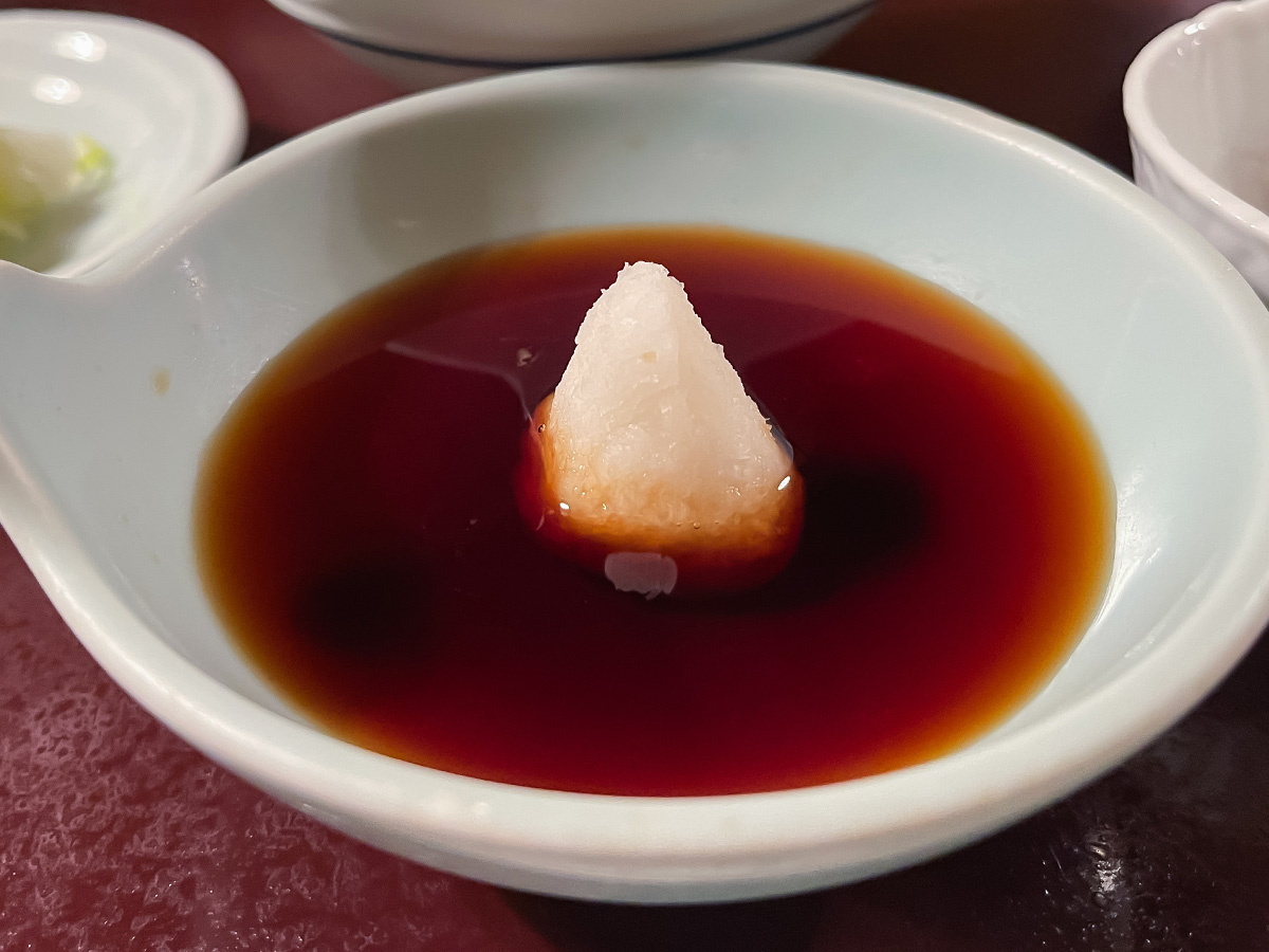 老舗の天麩羅屋「登良屋(とらや)」で刺身盛合せ1.5人前・天ぷら盛り食べたよ/横浜・関内