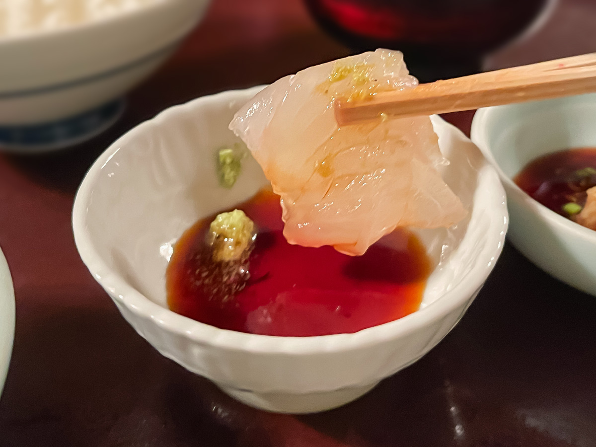 老舗の天麩羅屋「登良屋(とらや)」で刺身盛合せ1.5人前・天ぷら盛り食べたよ/横浜・関内
