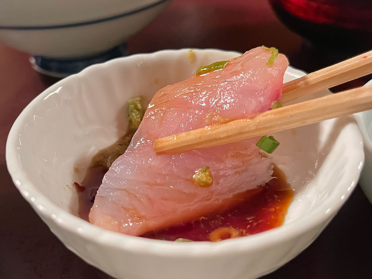 老舗の天麩羅屋「登良屋(とらや)」で刺身盛合せ1.5人前・天ぷら盛り食べたよ/横浜・関内