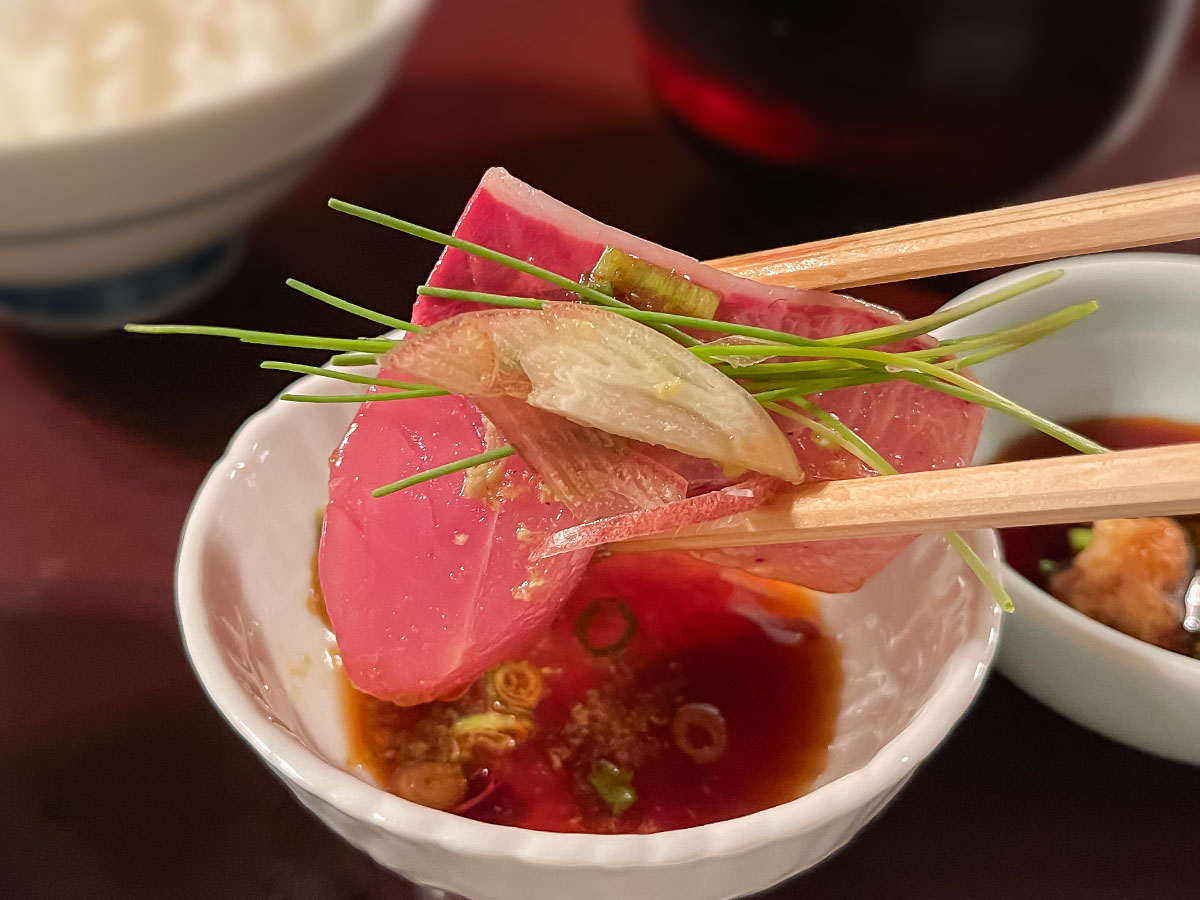 老舗の天麩羅屋「登良屋(とらや)」で刺身盛合せ1.5人前・天ぷら盛り食べたよ/横浜・関内
