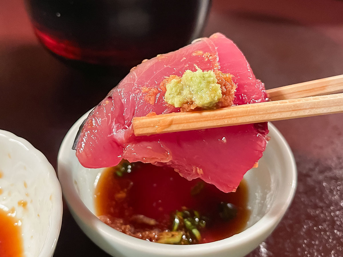 老舗の天麩羅屋「登良屋(とらや)」で刺身盛合せ1.5人前・天ぷら盛り食べたよ/横浜・関内