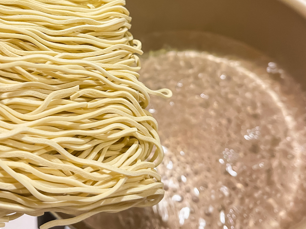 UMAMYの名店の一杯シリーズ、煮干し中華「麺やゼットン(絶豚)」食べたよ！／青森県