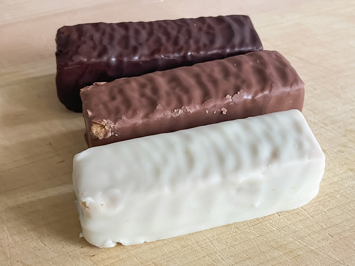 「石屋製菓」の"美冬(みふゆ)" ブルーベリー、キャラメル、マロン味食べた!/北海道土産