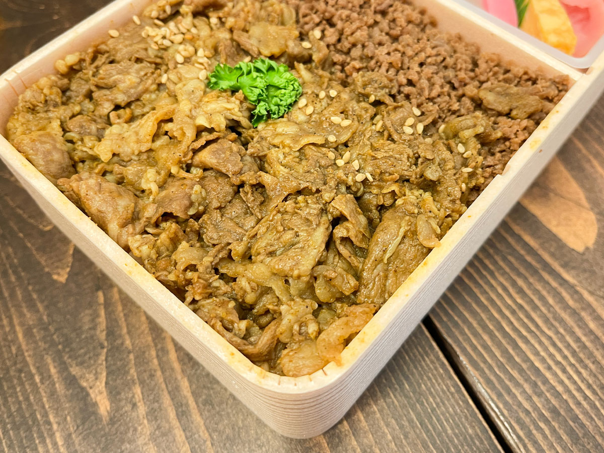 駅弁で有名な「新杵屋」牛肉どまん中の"カレー味"を食べてみた!/横浜高島屋・山形物産展