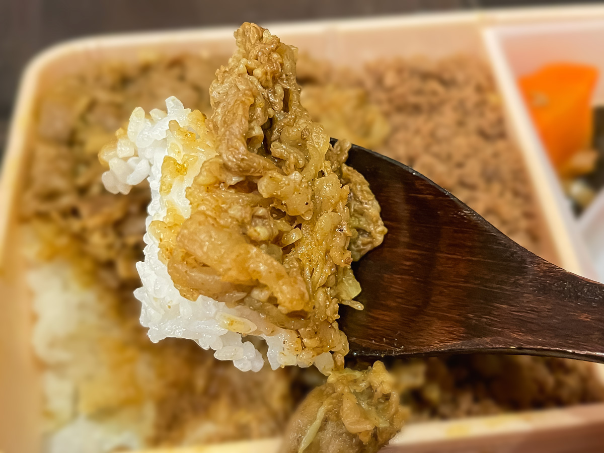 駅弁で有名な「新杵屋」牛肉どまん中の"カレー味"を食べてみた!/横浜高島屋・山形物産展