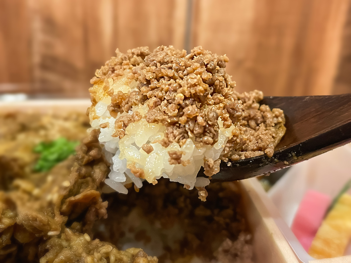 駅弁で有名な「新杵屋」牛肉どまん中の"カレー味"を食べてみた!/横浜高島屋・山形物産展