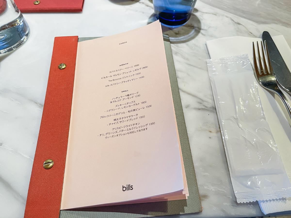 「bills(ビルズ)」でグリーンサラダ、クリスピーフライドチキン、リコッタパンケーキ食べたよ／東京・銀座