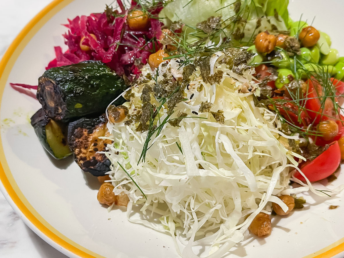「bills(ビルズ)」でグリーンサラダ、クリスピーフライドチキン、リコッタパンケーキ食べたよ／東京・銀座