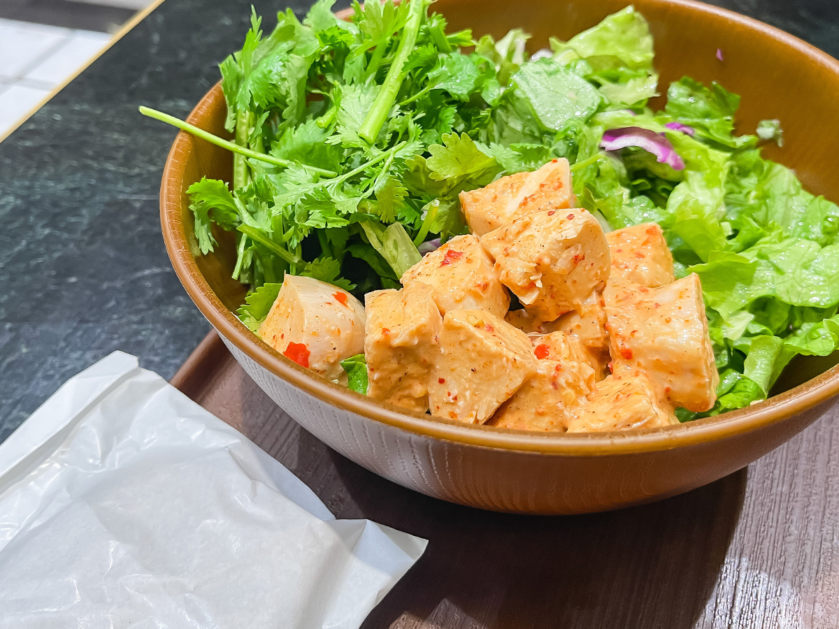サラダボウル専門店「WithGreen」でスイートチリチキンとパクチーのエスニック風サラダ食べた/ISETAN横浜