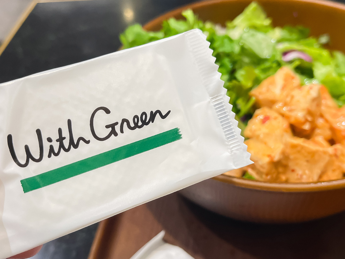 サラダボウル専門店「WithGreen」でスイートチリチキンとパクチーのエスニック風サラダ食べた/ISETAN横浜
