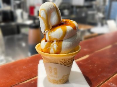 タピオカドリンクで有名な「MeetFresh(鮮芋仙)」の黒蜜豆乳ソフトクリーム食べた！／横浜中華街