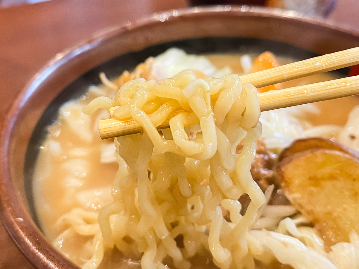 味噌らーめん専門店「麺場 田所商店」で北海道味噌ラーメン、焼き餃子、チャーハン、モツ煮食べた!/横浜・関内