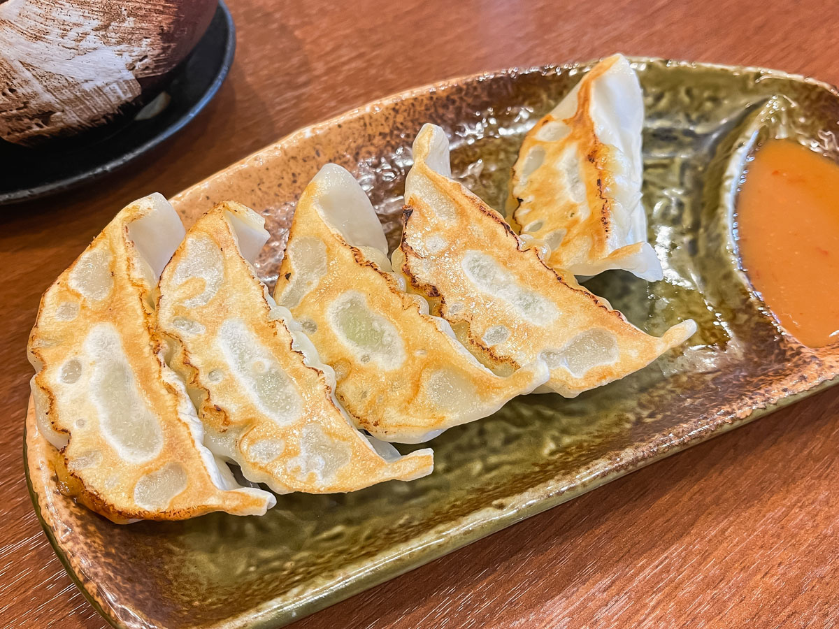 味噌らーめん専門店「麺場 田所商店」で北海道味噌ラーメン、焼き餃子、チャーハン、モツ煮食べた!/横浜・関内