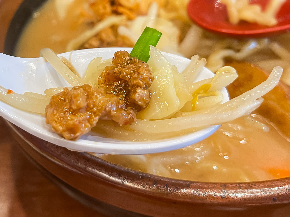 味噌らーめん専門店「麺場 田所商店」で北海道味噌ラーメン、焼き餃子、チャーハン、モツ煮食べた!/横浜・関内