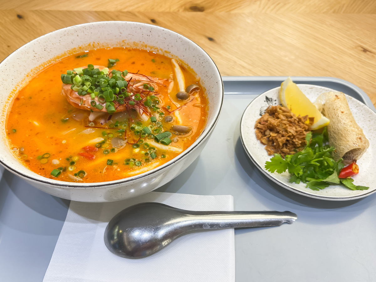 ベトナム料理 越南路(エツナンルー) でトムヤムフォーを食べたよ/横浜ワールドポーターズ