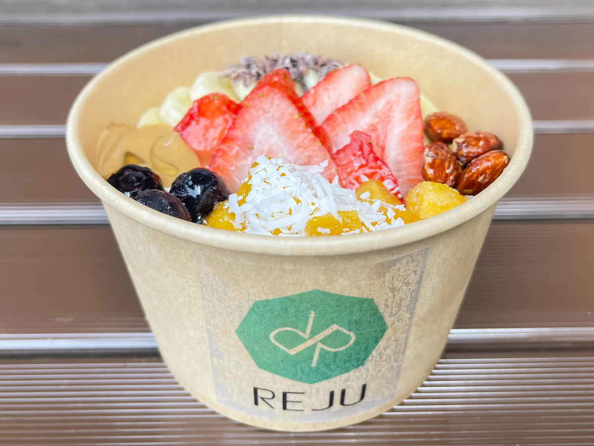 「REJU(リージュ)」の"オリジナルアサイーボウル"食べてみた!/アパホテル&リゾート横浜ベイタワー